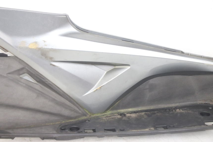 photo de TAPA REPOSAPIES DERECHA KYMCO X-CITING XCITING 400 (2014 - 2018) - Características distintivas