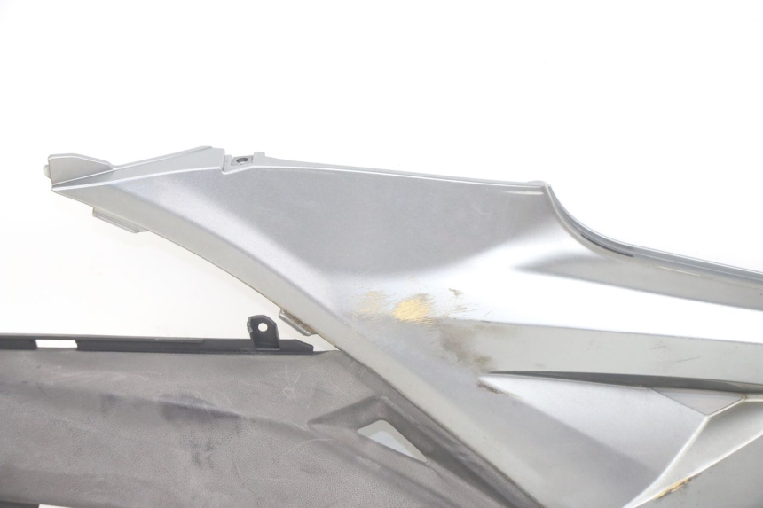 photo de TAPA REPOSAPIES DERECHA KYMCO X-CITING XCITING 400 (2014 - 2018) - Zoom sobre los componentes