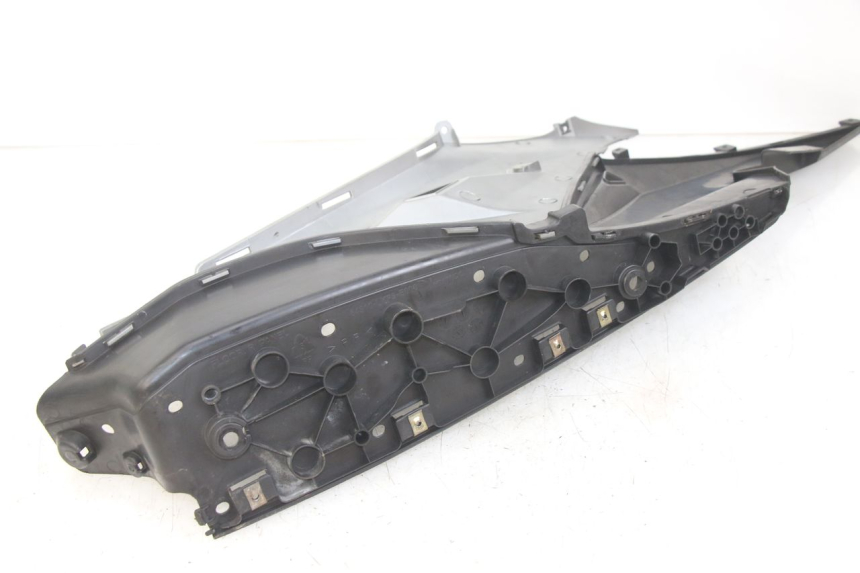 photo de TAPA REPOSAPIES DERECHA KYMCO X-CITING XCITING 400 (2014 - 2018) - Primer plano técnico