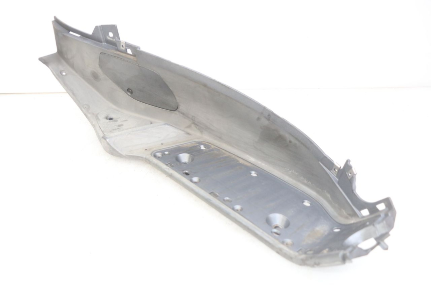photo de PATA DE APOYO DERECHA PIAGGIO X8 125 (2004 - 2007) - Detalles de los puntos de fijación