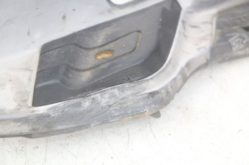 photo de PATA DE APOYO DERECHA PIAGGIO X9 EVOLUTION 125 (2003 - 2007) - Detalles de los puntos de fijación