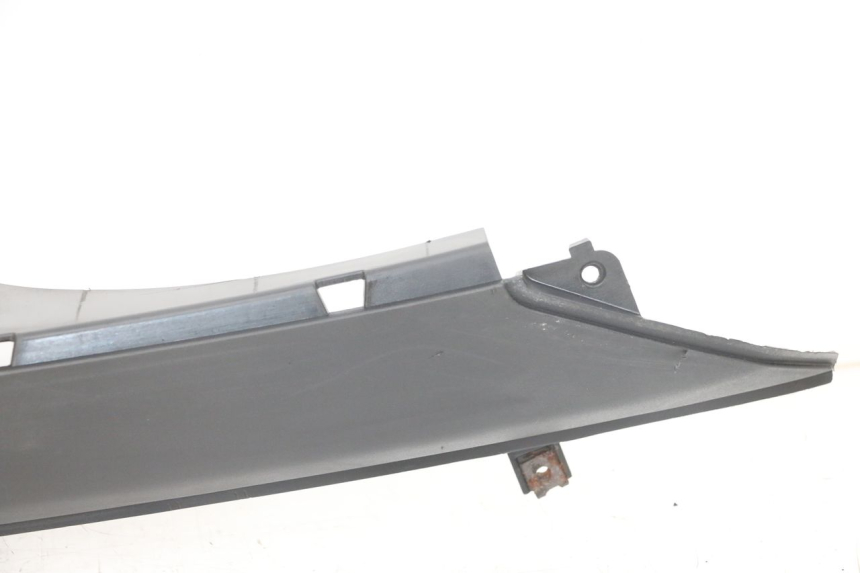 photo de TAPA REPOSAPIES DERECHA YAMAHA NEO'S NEOS 2T EASY 50 (2013 - 2016) - Detalles de los puntos de fijación