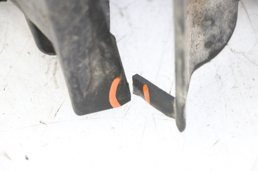 photo de TAPA REPOSAPIES DERECHA YAMAHA YFM BRUIN 350 (2003 - 2009) - Detalles de los puntos de fijación