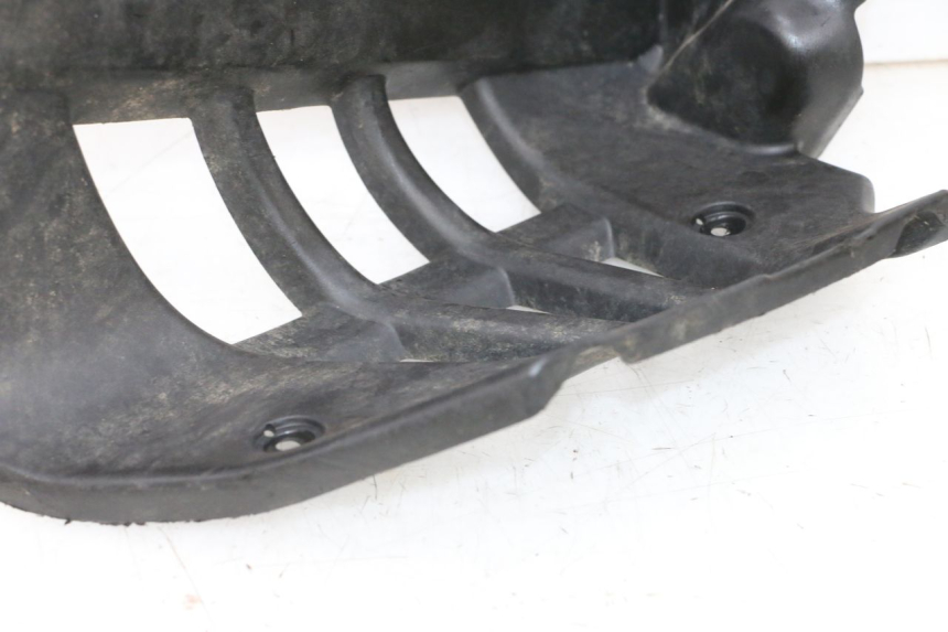 photo de TAPA REPOSAPIES DERECHA YAMAHA YFM R RAPTOR 250 (2008 - 2014) - Primer plano de alta resolución