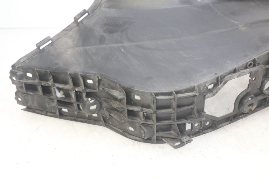 photo de PATA DE APOYO DERECHA YAMAHA YP MAJESTY 400 (2004 - 2008) - Primer plano técnico