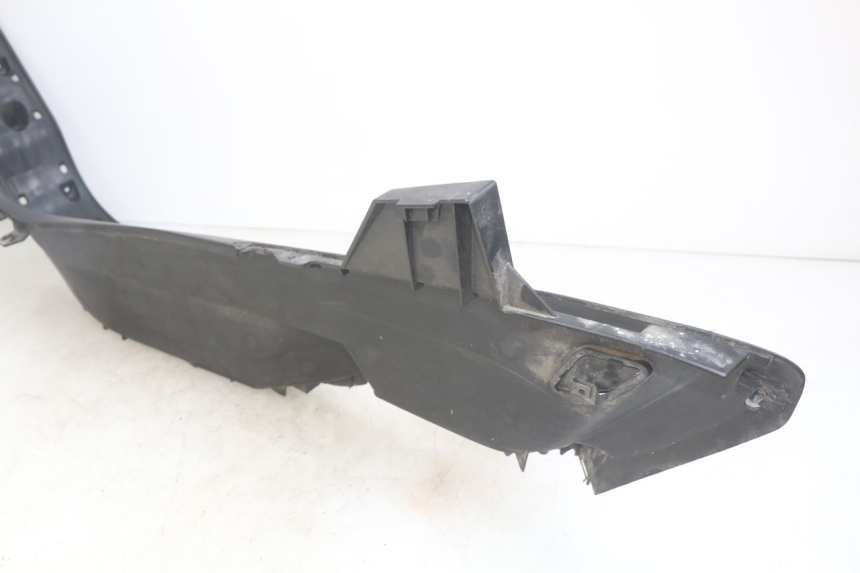 photo de PATA DE APOYO DERECHA YAMAHA YP MAJESTY 400 (2004 - 2008) - Detalles de los puntos de fijación