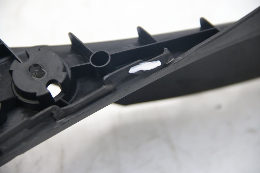 photo de ESTRIBO YAMAHA D'ELIGHT DELIGHT 125 (2017 - 2020) - Detalle de la pieza