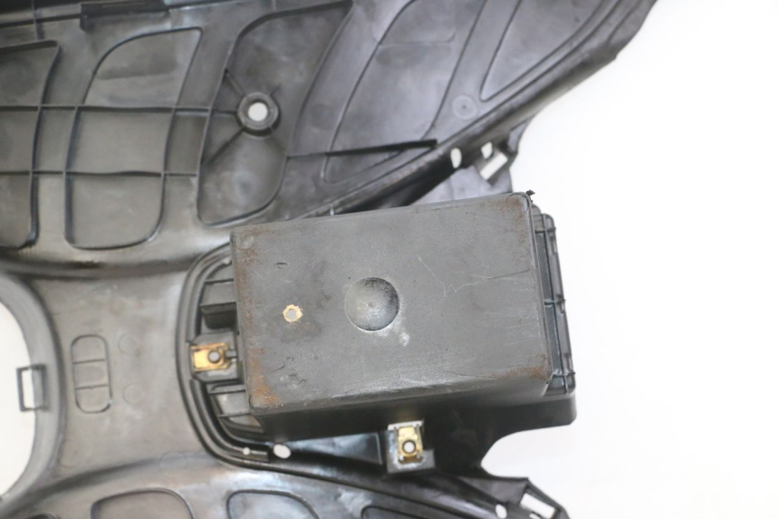 photo de ESTRIBO PEUGEOT ELYSEO 125 (1999 - 2004) - Características distintivas