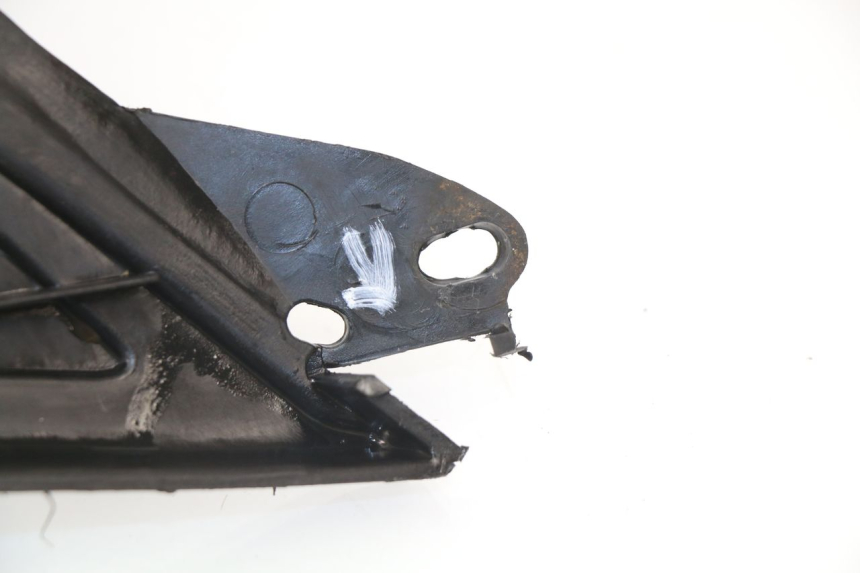 photo de TAPA REPOSAPIES PEUGEOT ELYSEO 50 (1998 - 2001) - Detalles de los puntos de fijación