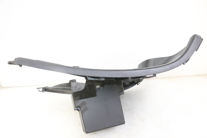 photo de TAPA REPOSAPIES PEUGEOT ELYSTAR 125 (2002 - 2007) - Detalle de la pieza