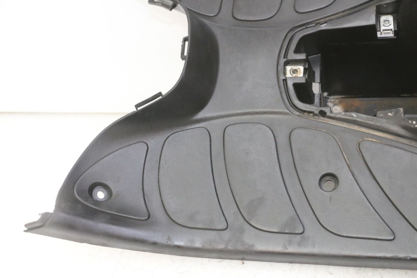 photo de TAPA REPOSAPIES PEUGEOT ELYSTAR 125 (2002 - 2007) - Características distintivas