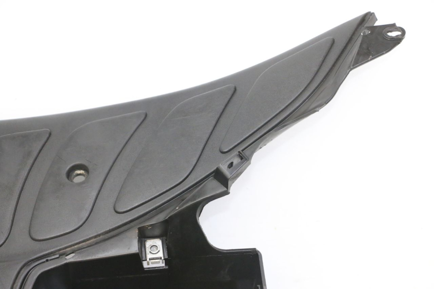 photo de TAPA REPOSAPIES PEUGEOT ELYSTAR 125 (2002 - 2007) - Primer plano de alta resolución