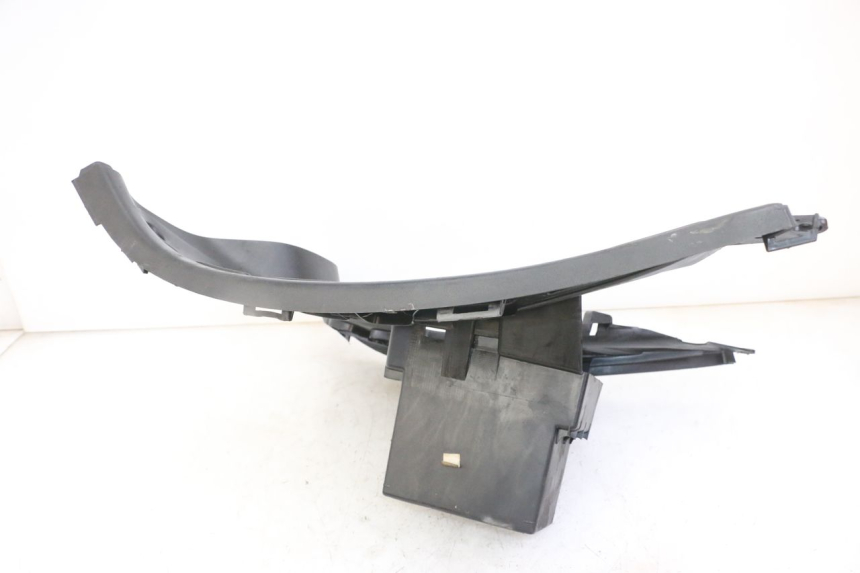 photo de TAPA REPOSAPIES PEUGEOT ELYSTAR 125 (2002 - 2007) - Primer plano técnico