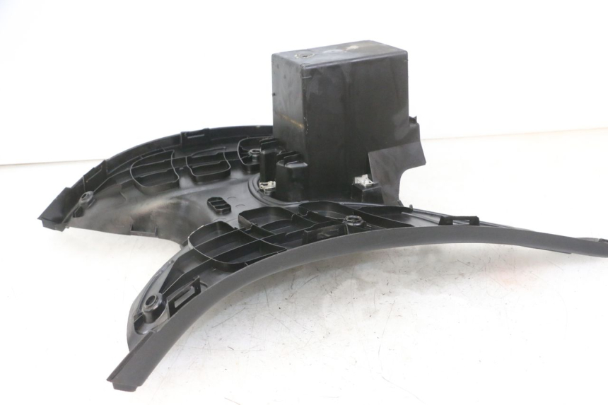 photo de TAPA REPOSAPIES PEUGEOT ELYSTAR 125 (2002 - 2007) - Estado de la superficie y material