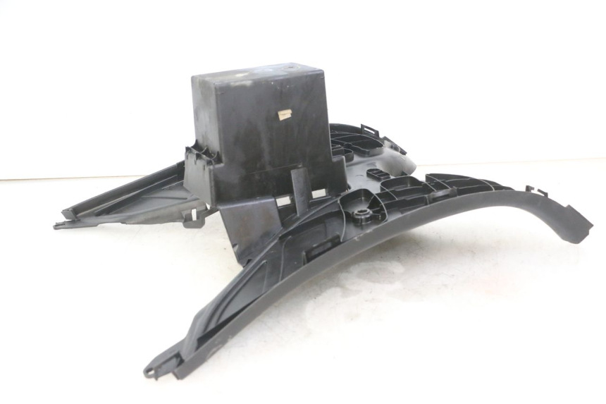 photo de TAPA REPOSAPIES PEUGEOT ELYSTAR 125 (2002 - 2007) - Marcados y referencias originales