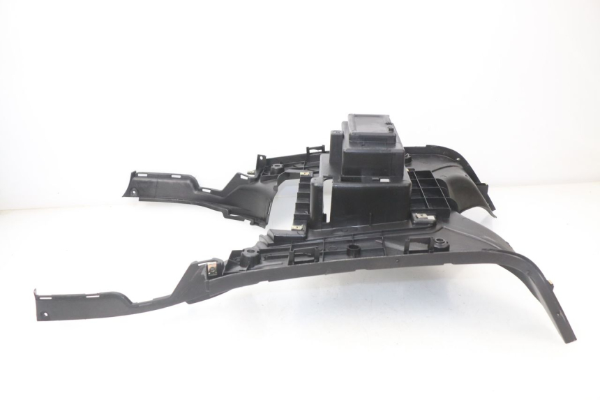 photo de TAPA REPOSAPIES SYM FIDDLE 2 50 (2008 - 2013) - Detalle de la pieza