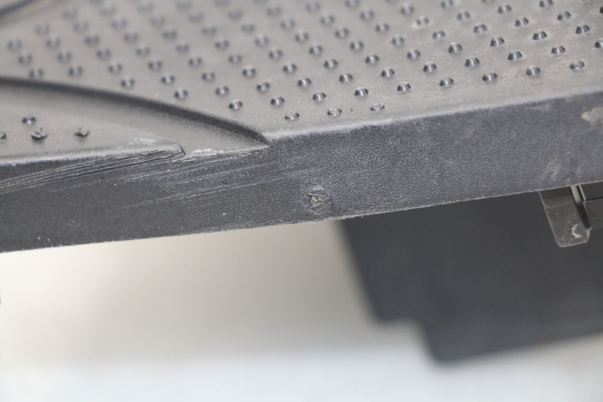 photo de TAPA REPOSAPIES SYM FIDDLE 2 50 (2008 - 2013) - Primer plano técnico