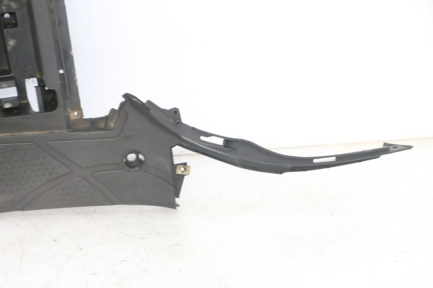 photo de TAPA REPOSAPIES SYM FIDDLE 2 S 125 (2012 - 2014) - Zoom sobre los componentes