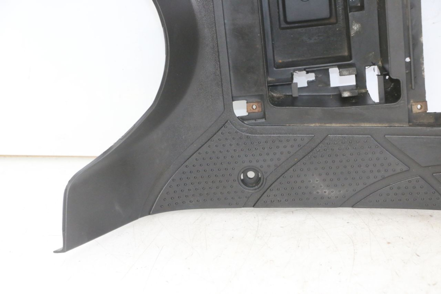 photo de TAPA REPOSAPIES SYM FIDDLE 2 S 125 (2012 - 2014) - Primer plano de alta resolución