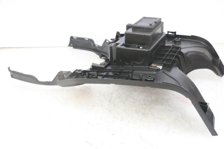 photo de TAPA REPOSAPIES SYM FIDDLE 2 S 125 (2012 - 2014) - Primer plano técnico