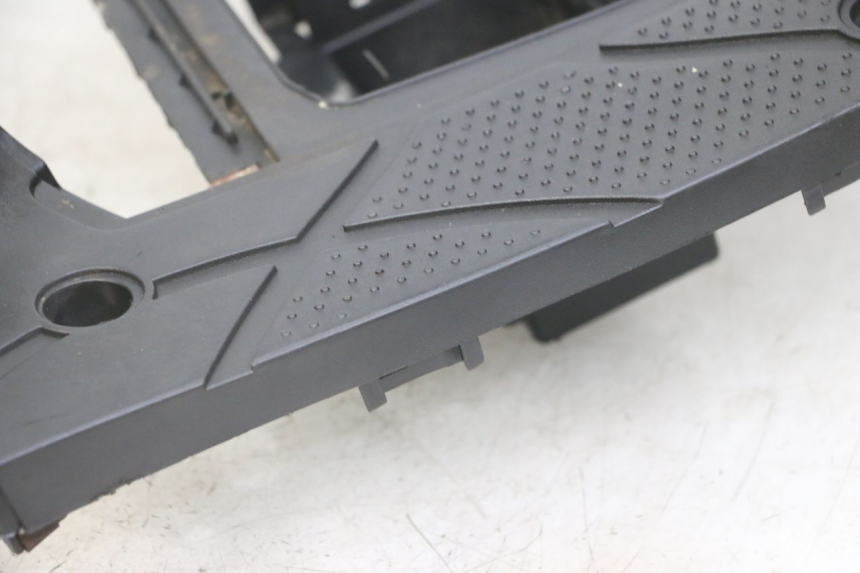 photo de TAPA REPOSAPIES SYM FIDDLE 2 S 125 (2012 - 2014) - Estado de la superficie y material