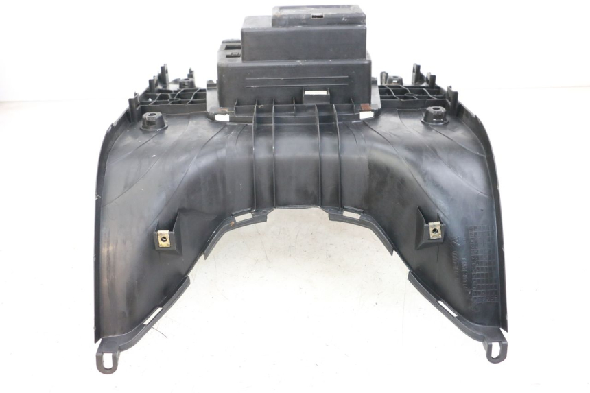 photo de TAPA REPOSAPIES SYM FIDDLE 3 III 50 (2014 - 2020) - Estado de la superficie y material