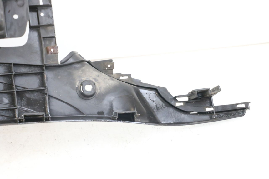 photo de TAPA REPOSAPIES SYM FIDDLE 3 III 50 (2014 - 2020) - Marcados y referencias originales