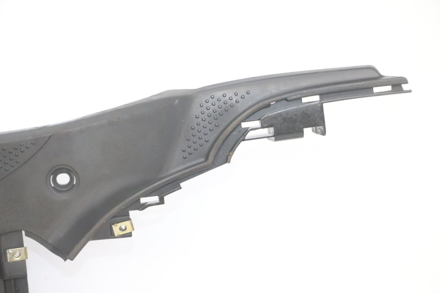 photo de TAPA REPOSAPIES SYM FIDDLE 3 III 50 (2014 - 2020) - Primer plano de alta resolución