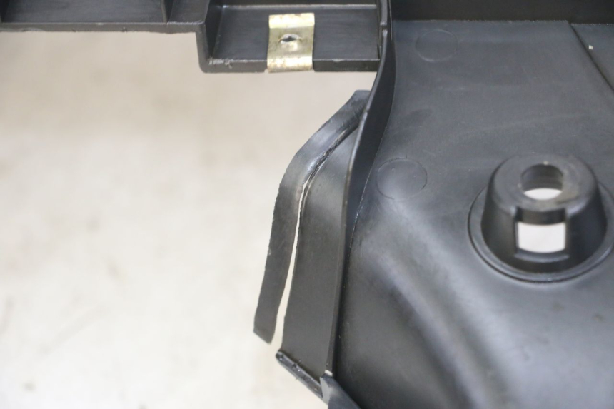 photo de TAPA REPOSAPIES SYM FIDDLE 3 III 50 (2014 - 2020) - Zoom estado de uso