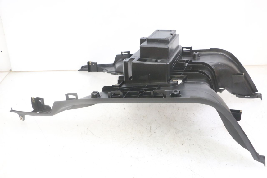 photo de TAPA REPOSAPIES SYM FIDDLE 3 III 50 (2014 - 2020) - Primer plano técnico