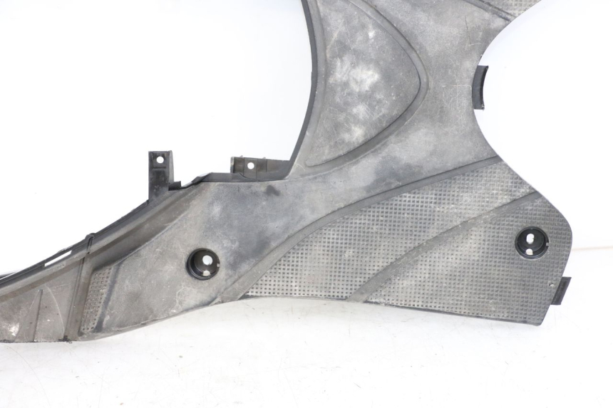 photo de TAPA REPOSAPIES MBK FLAME X 125 (2007 - 2016) - Zoom sobre los componentes