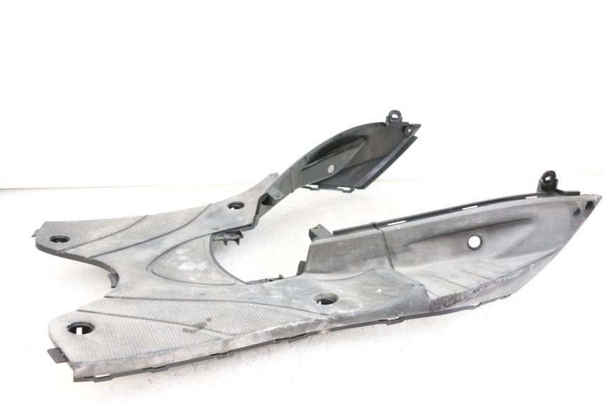 photo de TAPA REPOSAPIES MBK FLAME X 125 (2007 - 2016) - Detalles de los puntos de fijación