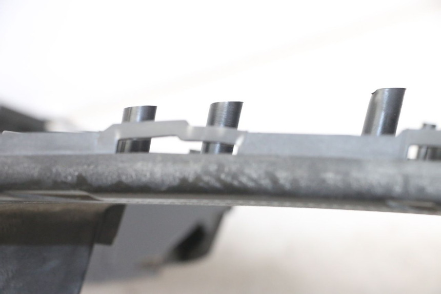 photo de TAPA REPOSAPIES MBK FLAME X 125 (2007 - 2016) - Zoom estado de uso