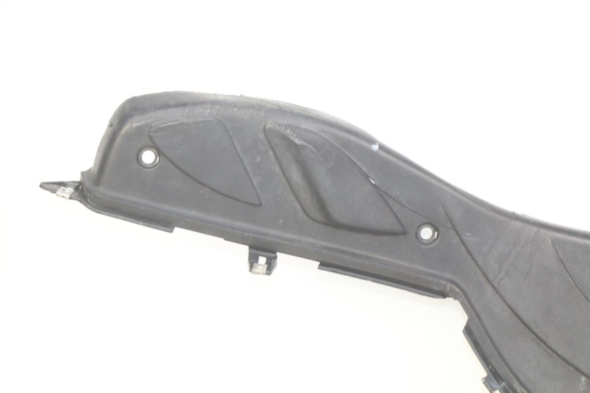 photo de TAPA REPOSAPIES PIAGGIO FLY 2T 50 (2004 - 2017) - Primer plano de alta resolución