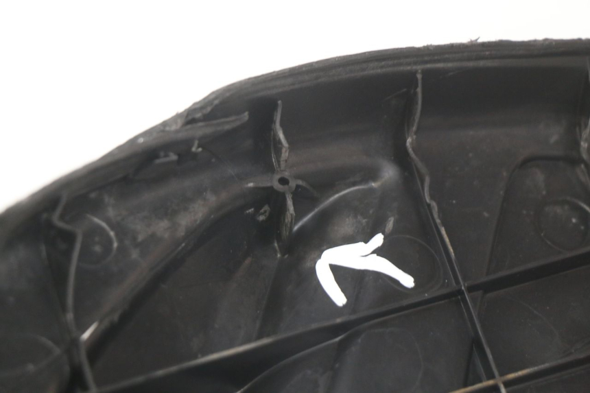 photo de TAPA REPOSAPIES PIAGGIO FLY 2T 50 (2004 - 2017) - Primer plano técnico