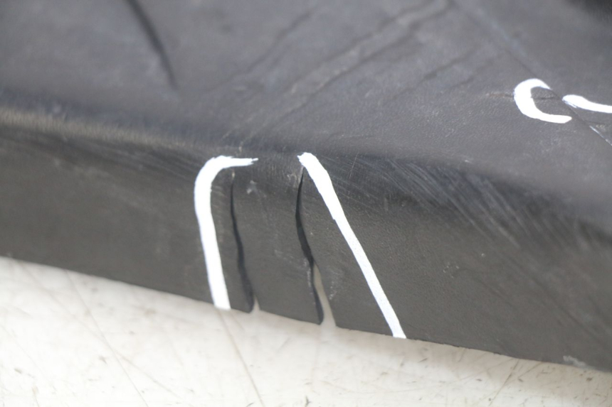 photo de TAPA REPOSAPIES PIAGGIO FLY 2T 50 (2004 - 2017) - Estado de la superficie y material