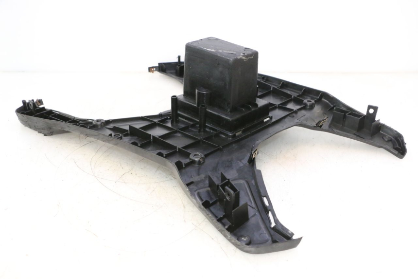 photo de TAPA REPOSAPIES KEEWAY FOCUS 50 (2006 - 2009) - Otra perspectiva