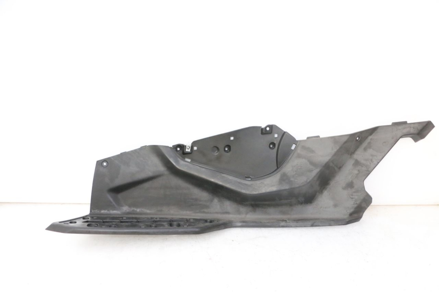 photo de TAPA REPOSAPIES IZQUIERDA QUADRO 4 4D 350 (2015 - 2018) - Vista principal