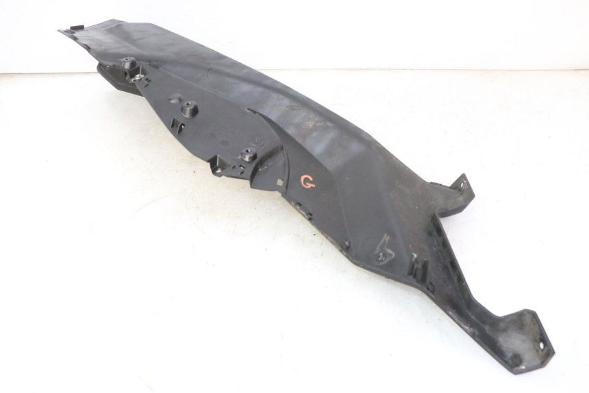 photo de TAPA REPOSAPIES IZQUIERDA QUADRO 4 4D 350 (2015 - 2018) - Detalle de la pieza