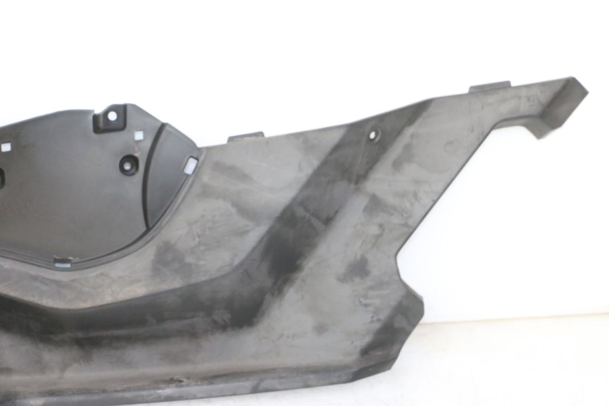 photo de TAPA REPOSAPIES IZQUIERDA QUADRO 4 4D 350 (2015 - 2018) - Otra vista del artículo