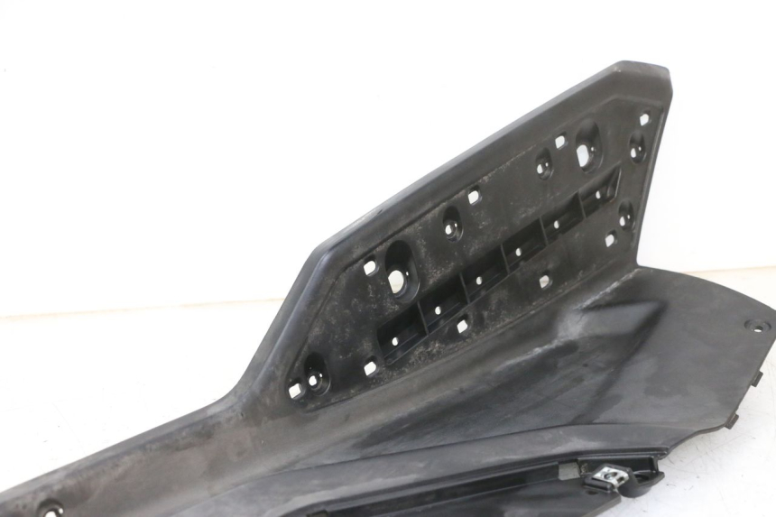 photo de TAPA REPOSAPIES IZQUIERDA QUADRO 4 4D 350 (2015 - 2018) - Otra perspectiva