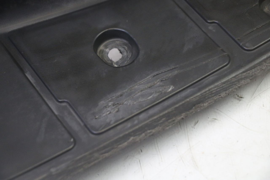 photo de PATA DE PIE IZQUIERDA SUZUKI BURGMAN 125 (2007 - 2014) - Detalle de la pieza