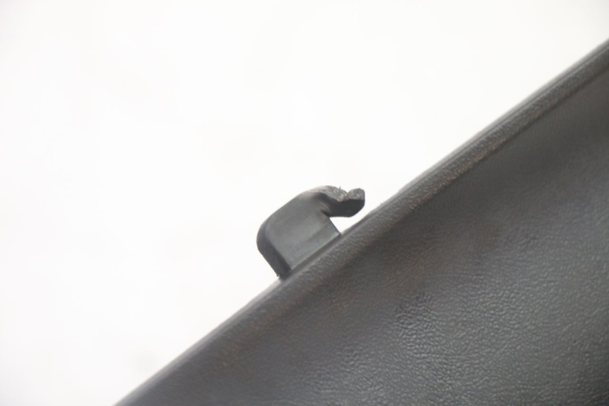 photo de PATA DE PIE IZQUIERDA SUZUKI BURGMAN 125 (2007 - 2014) - Primer plano técnico