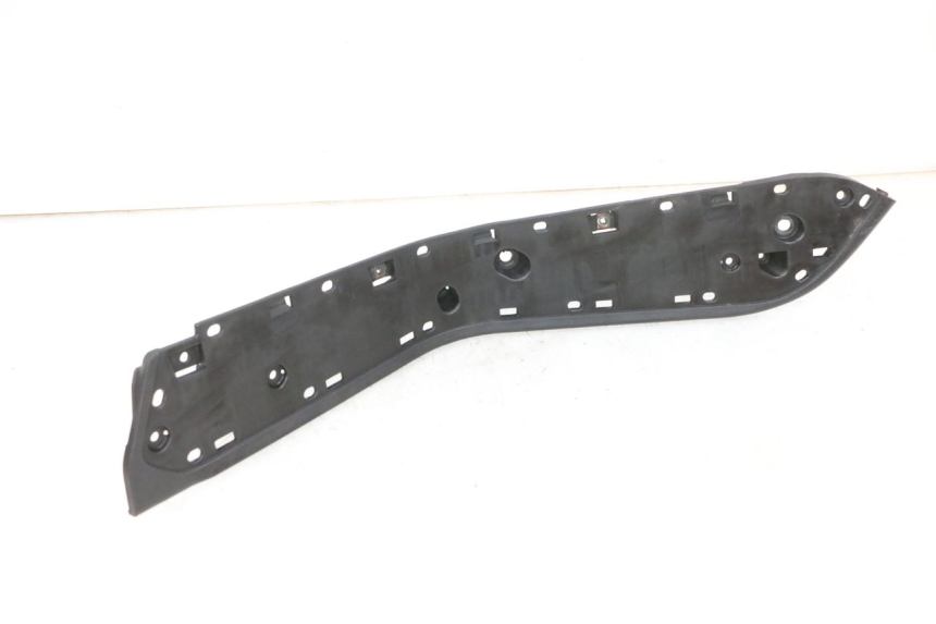 photo de ESPEJO IZQUIERDO SUZUKI BURGMAN 650 (2013 - 2020) - Detalles de los puntos de fijación