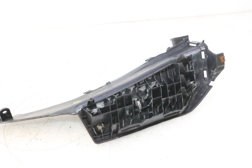 photo de PATA DE PIE IZQUIERDA SUZUKI BURGMAN 125 (2007 - 2014) - Otra perspectiva