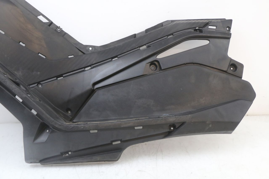 photo de TAPA REPOSAPIES IZQUIERDA LONGJIA EASY MAX 125 (2020 - 2024) - Zoom estado de uso