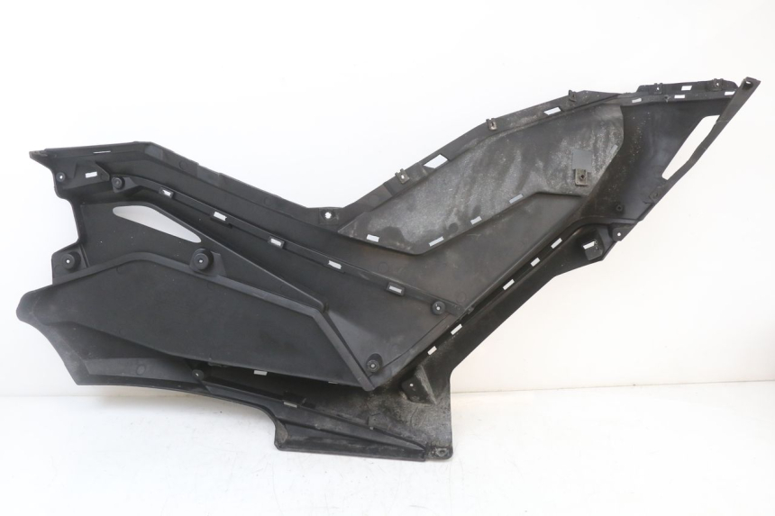 photo de TAPA REPOSAPIES IZQUIERDA LONGJIA EASY MAX 125 (2020 - 2024) - Otra perspectiva