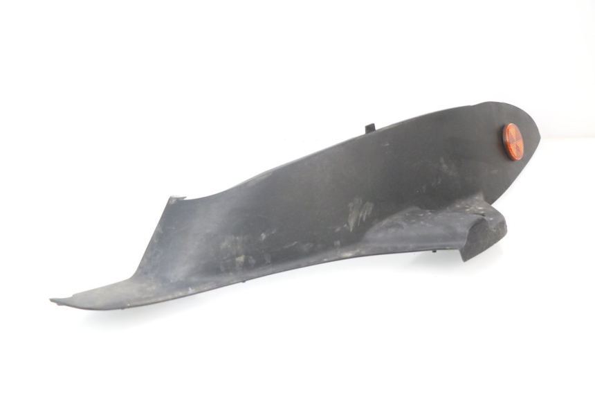 photo de TAPA REPOSAPIES IZQUIERDA PEUGEOT ELYSEO 50 (1998 - 2001) - Primer plano técnico