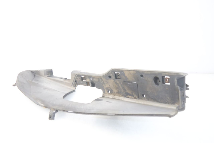 photo de TAPA REPOSAPIES IZQUIERDA HONDA FES PANTHEON 125 (2003 - 2007) - Detalles de los puntos de fijación