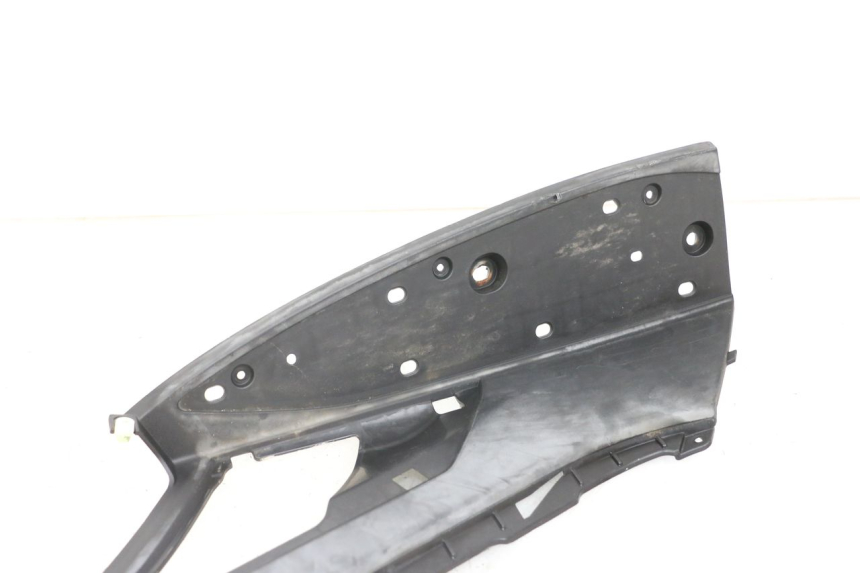 photo de TAPA REPOSAPIES IZQUIERDA PEUGEOT GEOPOLIS RS 125 (2007 - 2009) - Detalle de la pieza